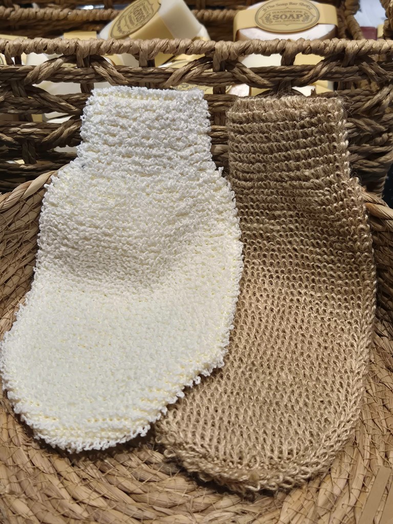 Hemp exfoliating bath glove